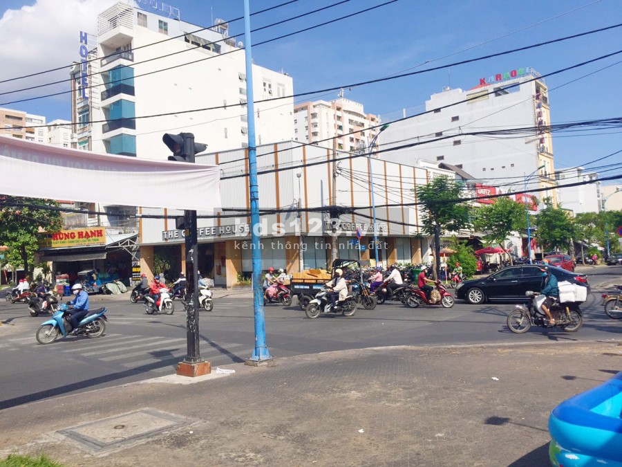 Bán trạm xăng dầu góc 2 mặt tiền Đồng Đen và Hồng Lạc, P10, Tân Bình. DT 614m2 đất. Giá 105 tỷ