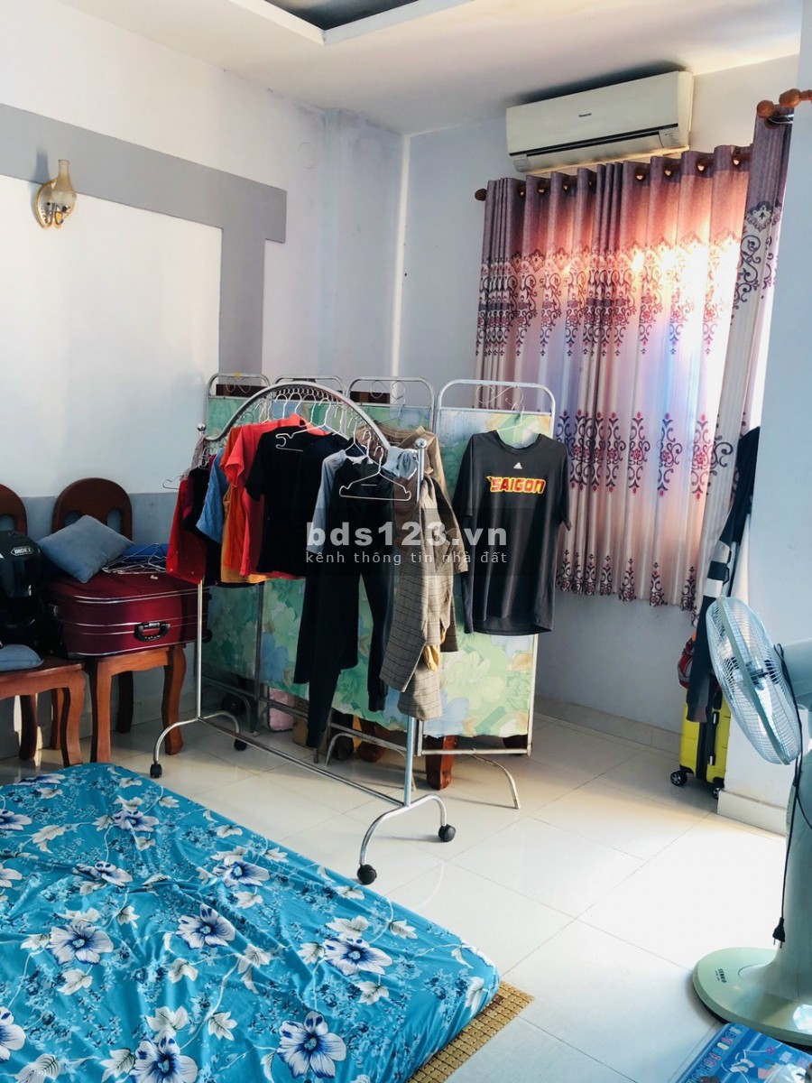 Nhà (1 trệt+1 lầu), sổ hồng riêng, đường Phan Văn Hớn vô ở liền. LH O789.114.979