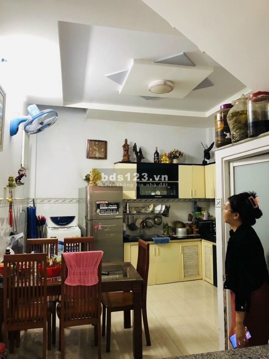 Nhà (1 trệt+1 lầu), sổ hồng riêng, đường Phan Văn Hớn vô ở liền. LH O789.114.979