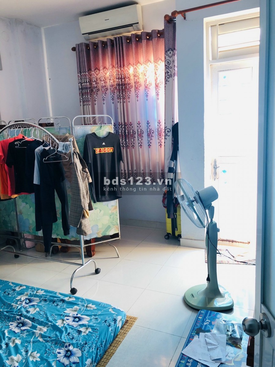 Nhà (1 trệt+1 lầu), sổ hồng riêng, đường Phan Văn Hớn vô ở liền. LH O789.114.979