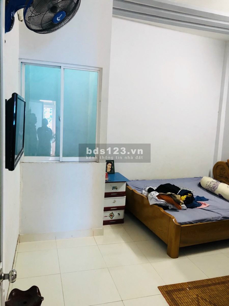 Nhà (1 trệt+1 lầu), sổ hồng riêng, đường Phan Văn Hớn vô ở liền. LH O789.114.979