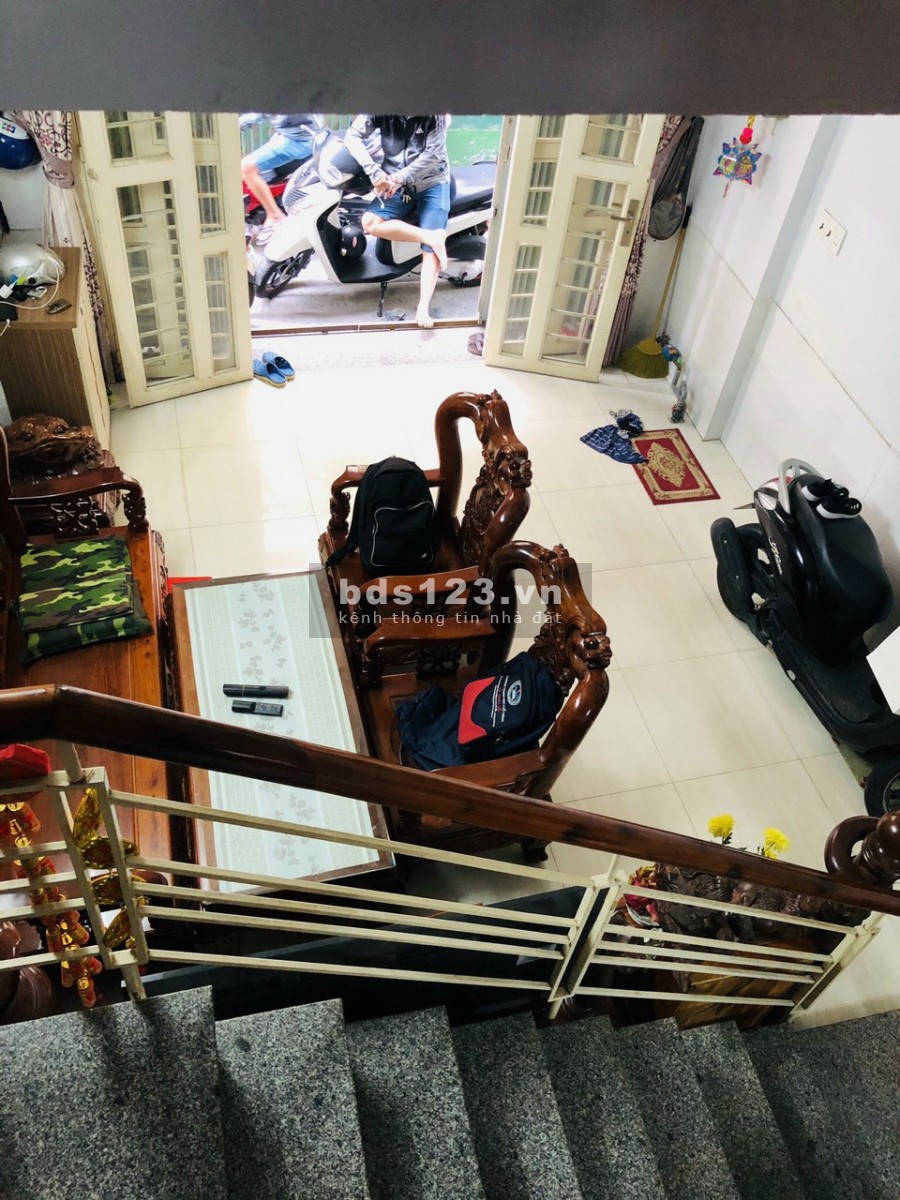 Nhà (1 trệt+1 lầu), sổ hồng riêng, đường Phan Văn Hớn vô ở liền. LH O789.114.979