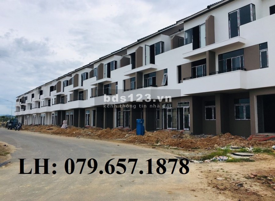 Royal Park Khu C. Dãy LK 7 Hướng Tây. Nhà 3 tầng đối diện Chung Cư và Khách Sạn