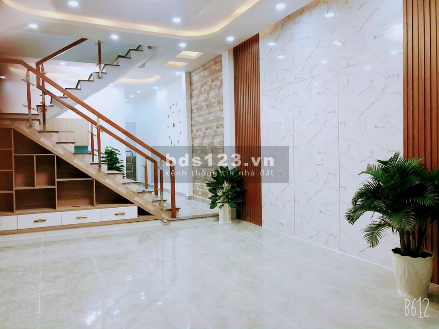 Bán gấp nhà mái thái 100m2 siêu đẹp ngay chợ Vị Hảo, Tân Uyên. SHR, tiện kinh doanh
