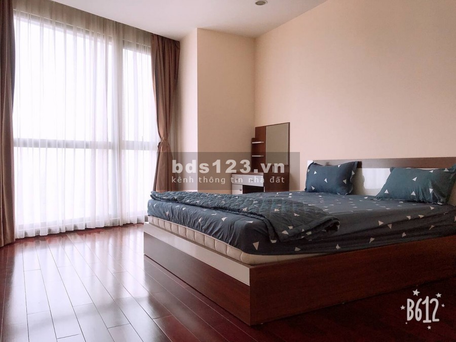 Căn hộ 102m2 tòa R5, ban công ĐN, Royal City, giá 3.7 tỷ, LH: 0967839010