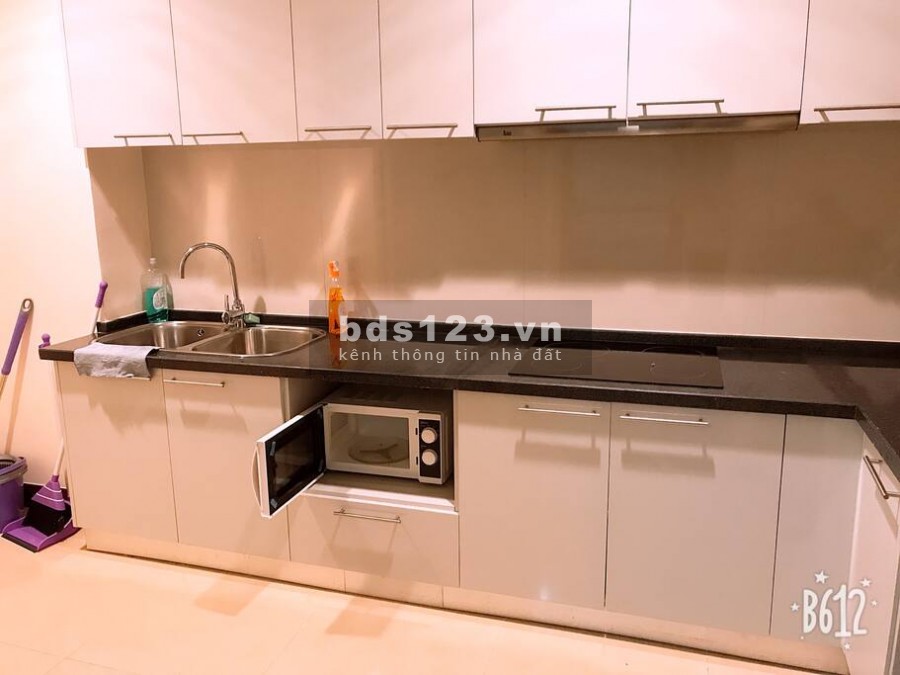 Căn hộ 102m2 tòa R5, ban công ĐN, Royal City, giá 3.7 tỷ, LH: 0967839010