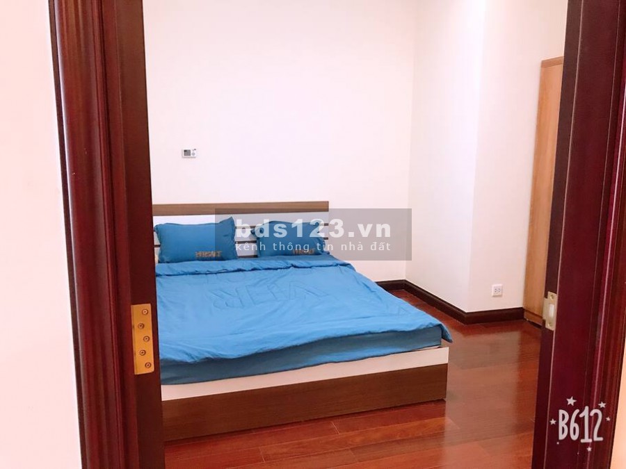 Căn hộ 102m2 tòa R5, ban công ĐN, Royal City, giá 3.7 tỷ, LH: 0967839010