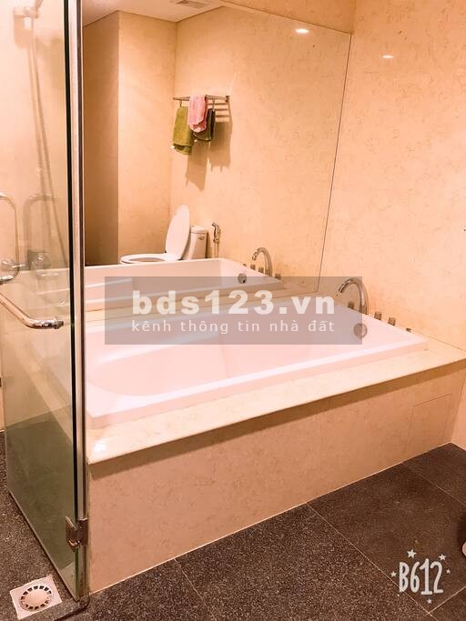 Căn hộ 102m2 tòa R5, ban công ĐN, Royal City, giá 3.7 tỷ, LH: 0967839010