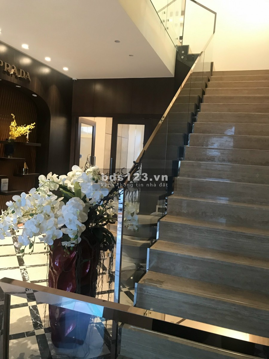 Bán nhà 3 tầng Liên Chiểu vừa ở vừa kinh doanh tốt, đối diện hồ Bầu Tràm