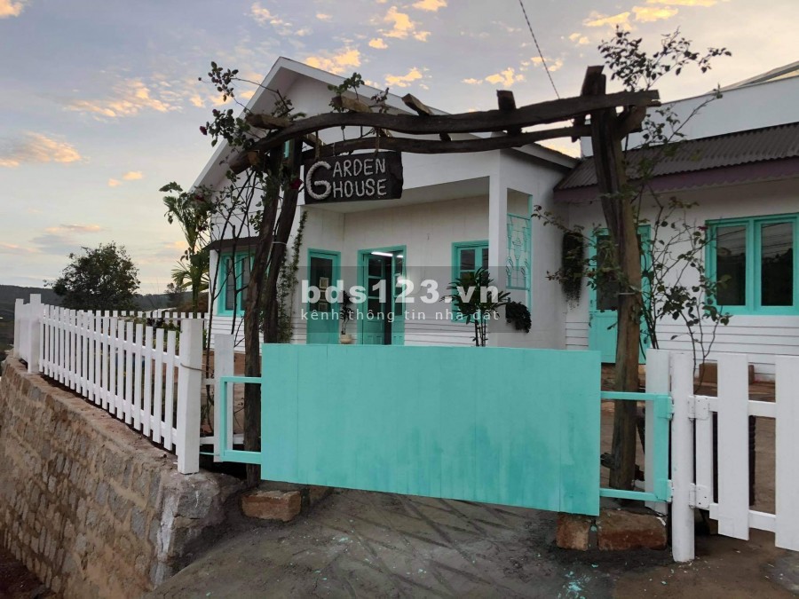 Nhà xinh xinh sân vườn, sân đậu ô tô tại Đà Lạt 350m2 giá 4ty950