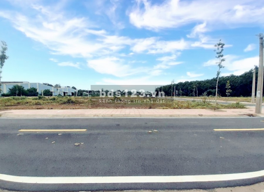 Còn mỗi lô đất ba mẹ để do nợ phải bán lỗ 1000m2 giá 310tr, sổ hồng riêng thổ cư 300m2
