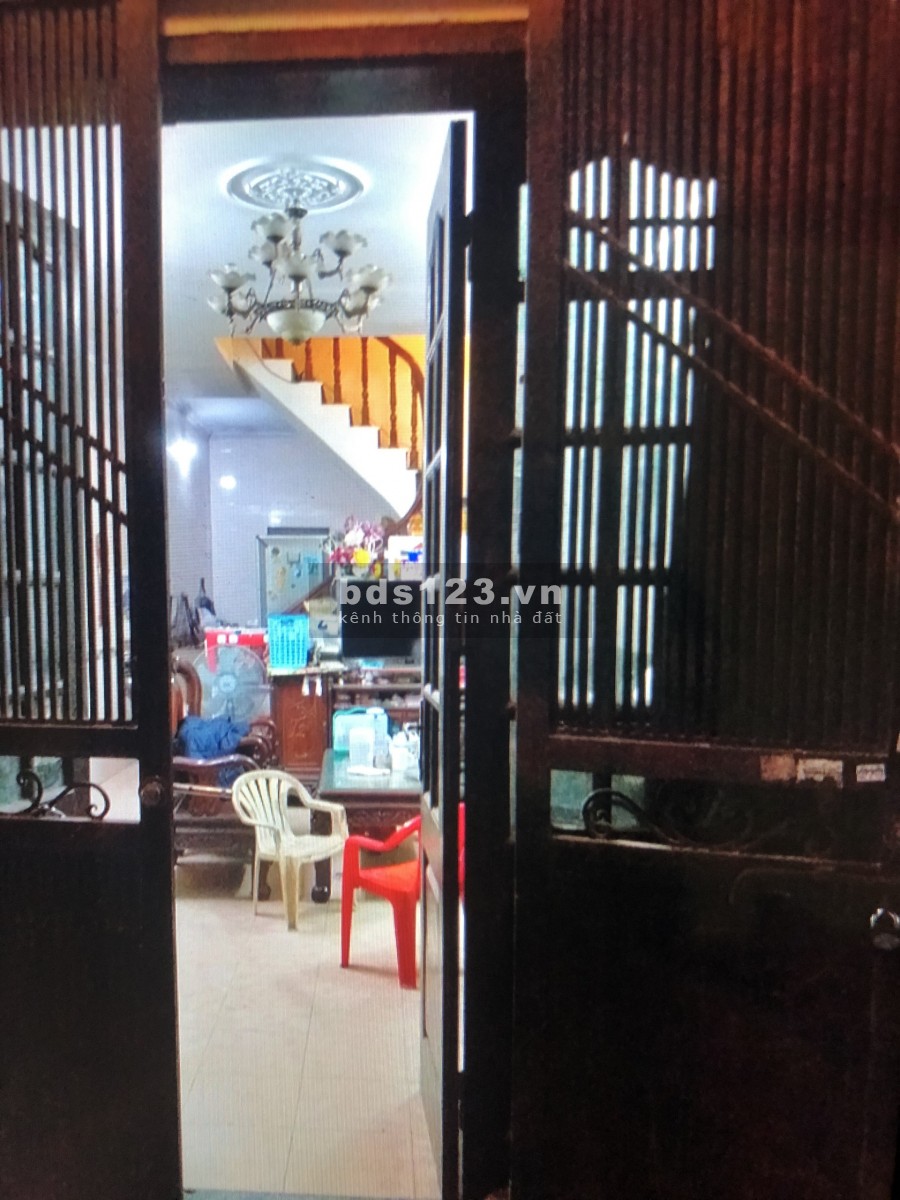Chính chủ bán nhà riêng tại ngõ 234 Hoàng Quốc Việt, DT 40m2x3 tầng Giá 5 tỷ LH 0915168188