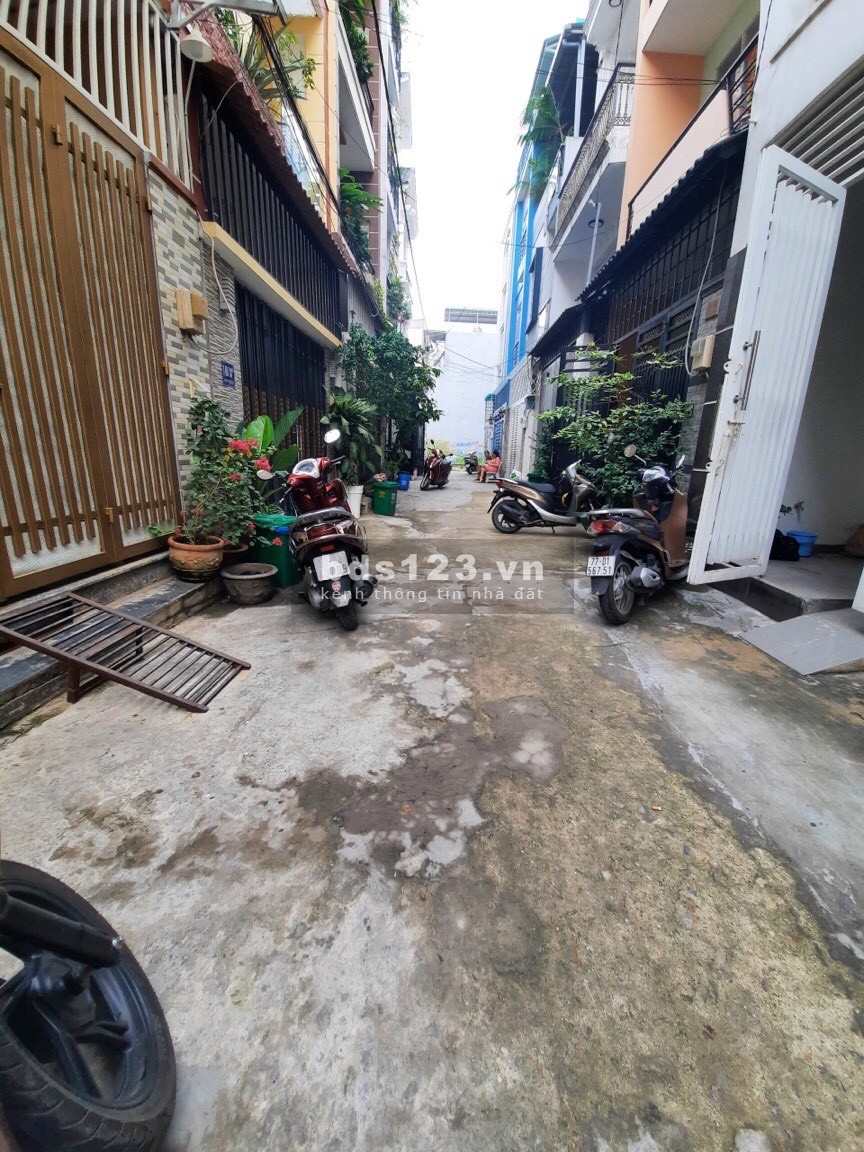Bán nhà đẹp 1 trệt 2 lầu sân thượng ngay Linh Đông quận Thủ Đức gần Phạm Văn Đồng