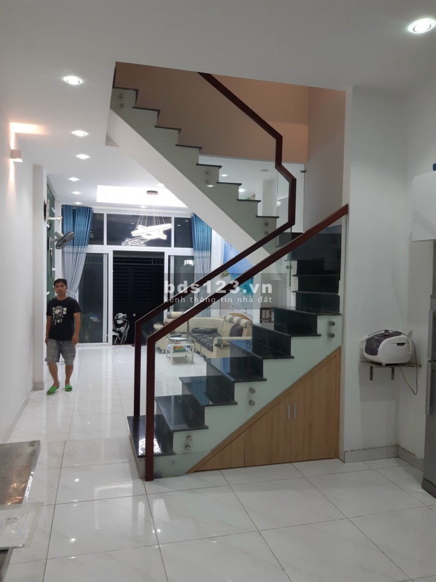 Bán nhà 1 trệt 2 lầu đường 30 Linh Đông quận Thủ Đức giao nhau đại lộ Phạm Văn Đồng