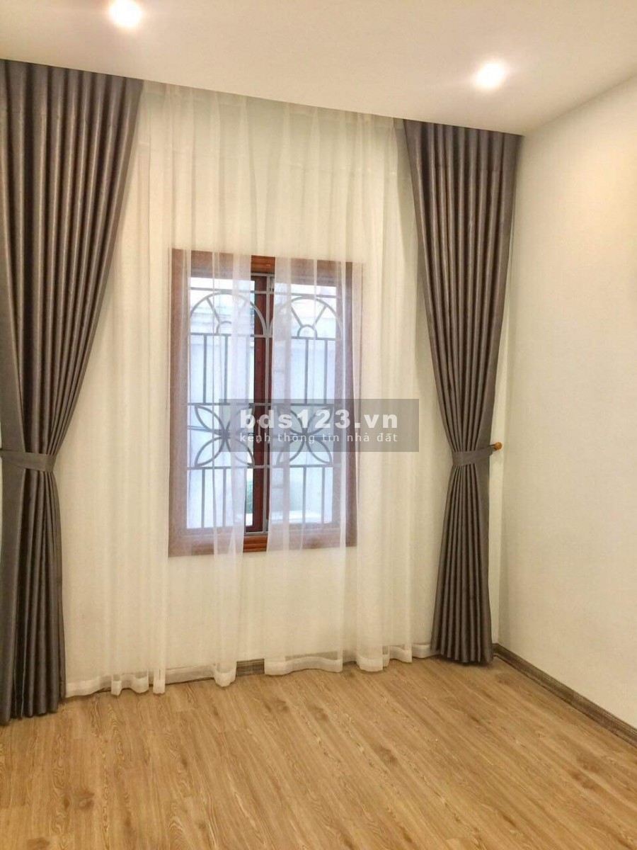 Bán nhà Cầu Giấy- Lô Góc- 37m x4T- Có gara xe máy- Gần OTO
