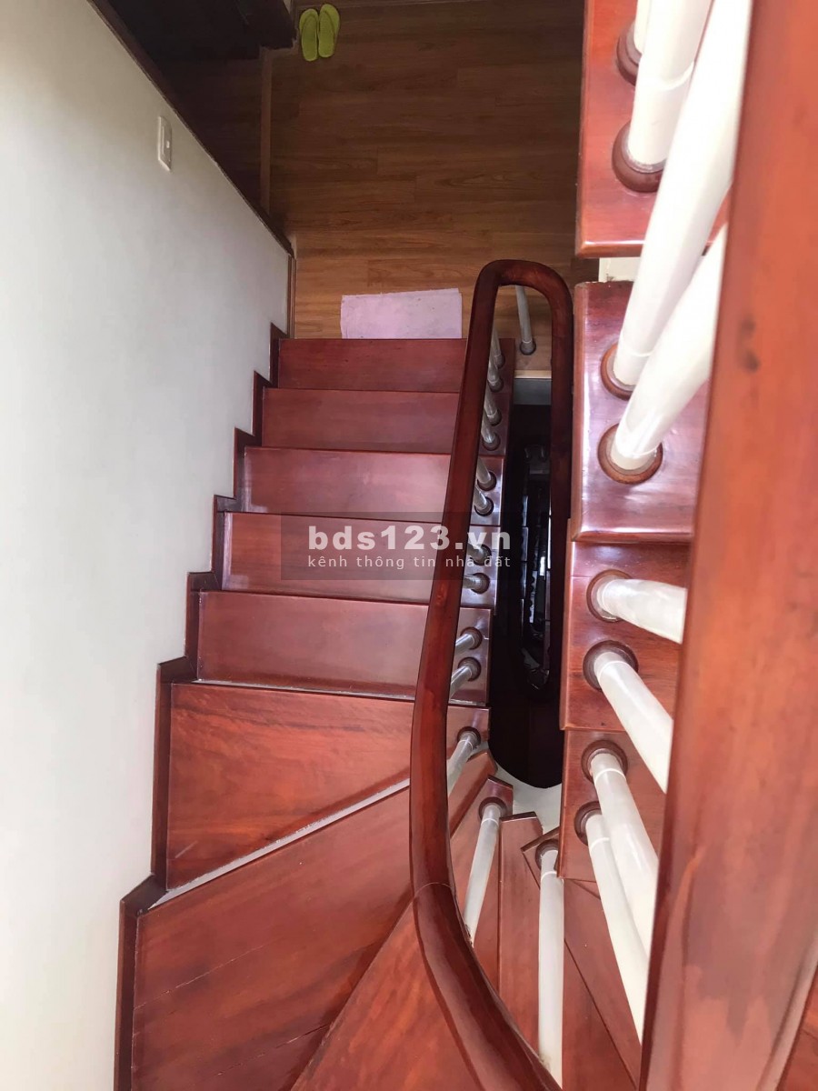 Bán nhà mới 54m2 x 5 tầng ô tô đỗ cửa KD phố Võng Thị giá 8,7 tỷ. LH 0912442669