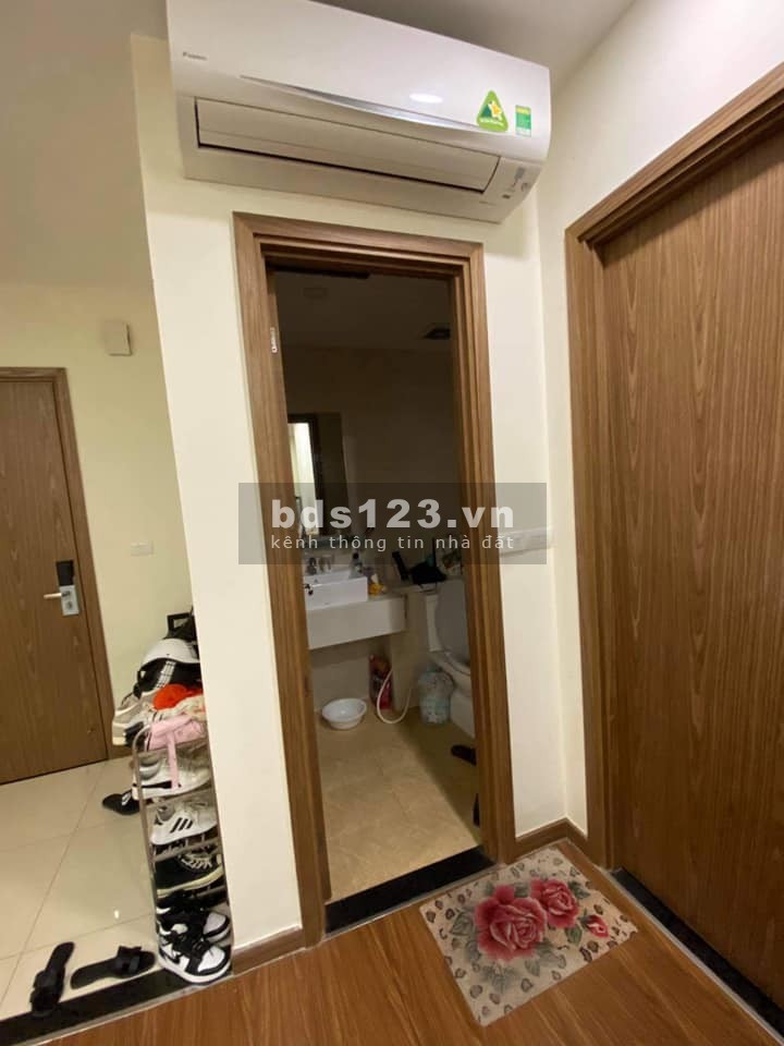 Bán nhanh căn 2 ngủ, 2WC Eco Green, sổ đỏ, giá 1.98 tỷ (bao phí). LH: 0366777166