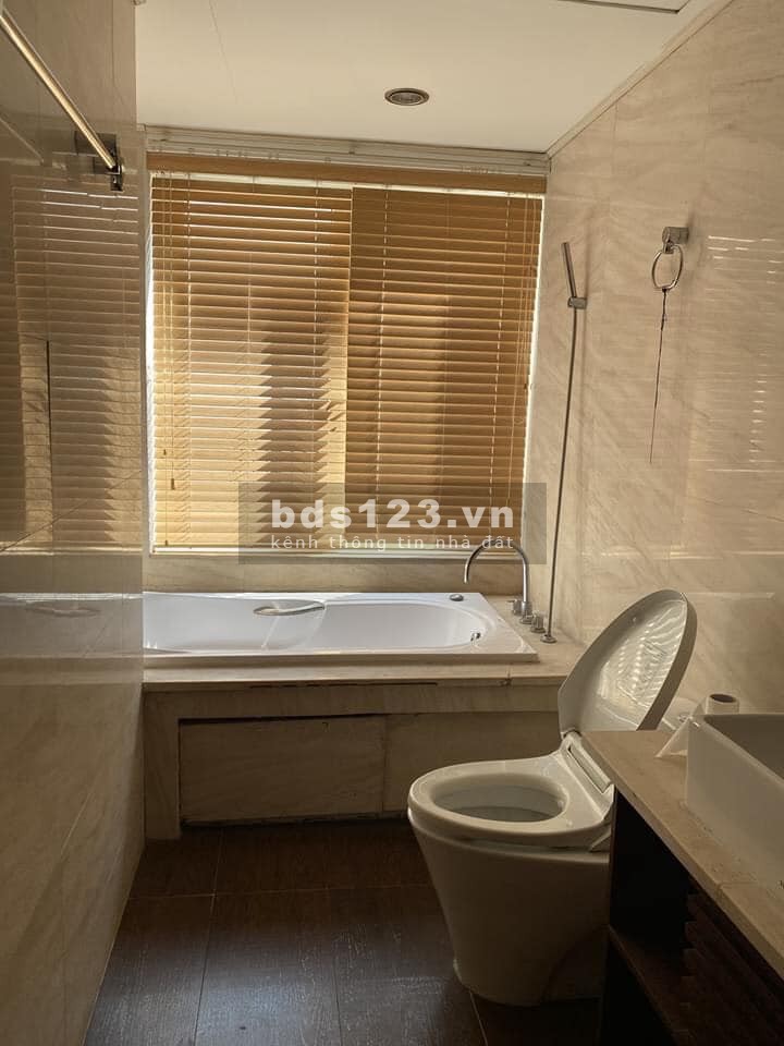 Ô tô đỗ cửa 1 nhà ra hồ Bồ Đề 55m2 5T Mt6m 5.6 tỷ