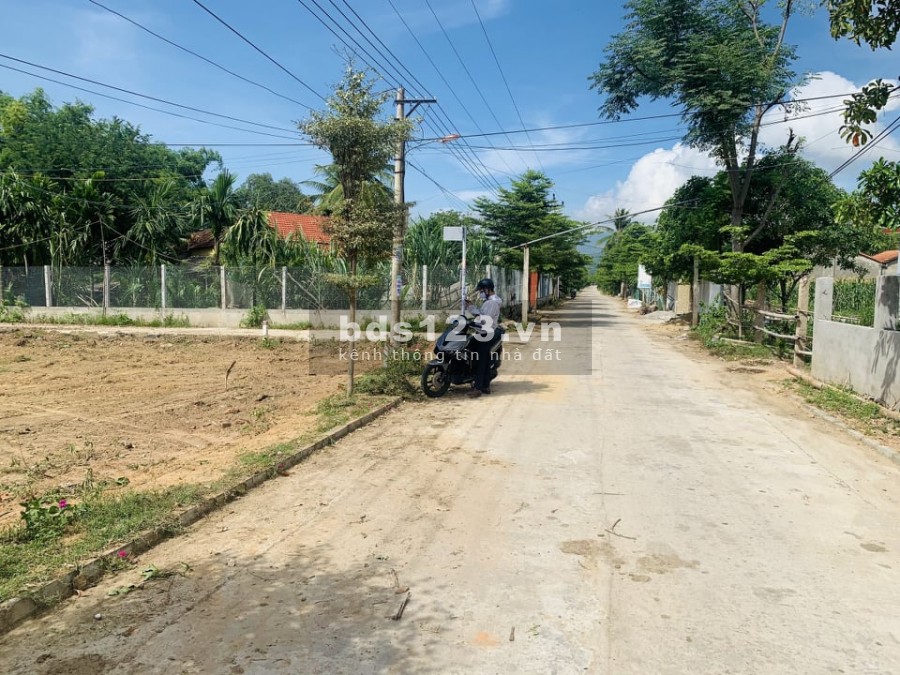 Cần bán lô đất gần chợ Đại Hiệp