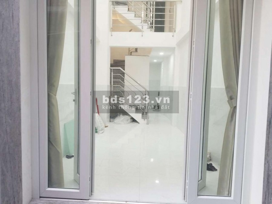 Cho thuê nhà NC 3x10, 3 tầng 3PN gần NowZone Q5 chỉ 12tr