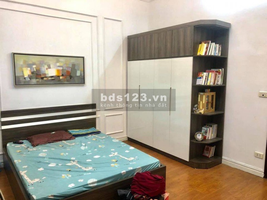 Bán gấp nhà Thái Thịnh 57m2 4 tầng ngõ ba gác cách phố 20m