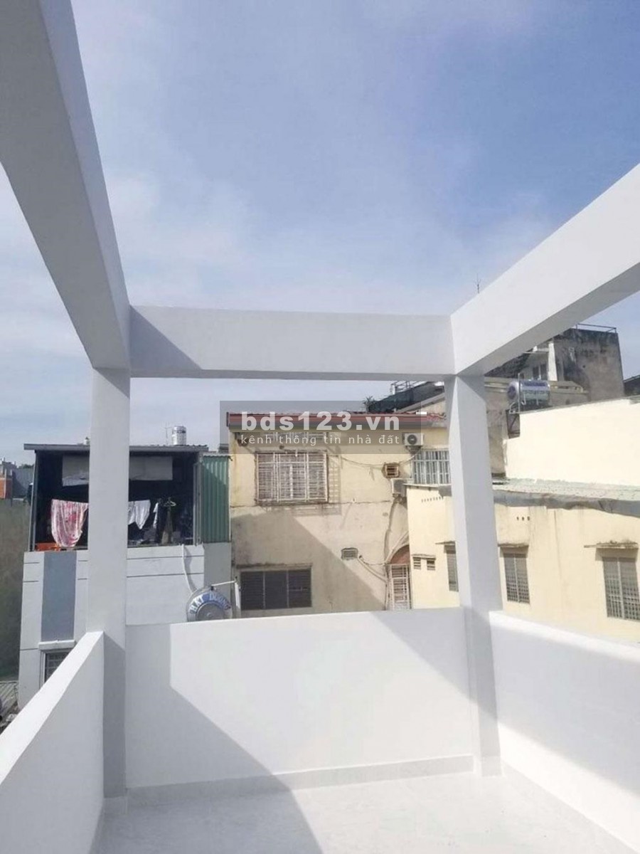 Cho thuê nhà NC 3x10, 3 tầng 3PN gần NowZone Q5 chỉ 12tr