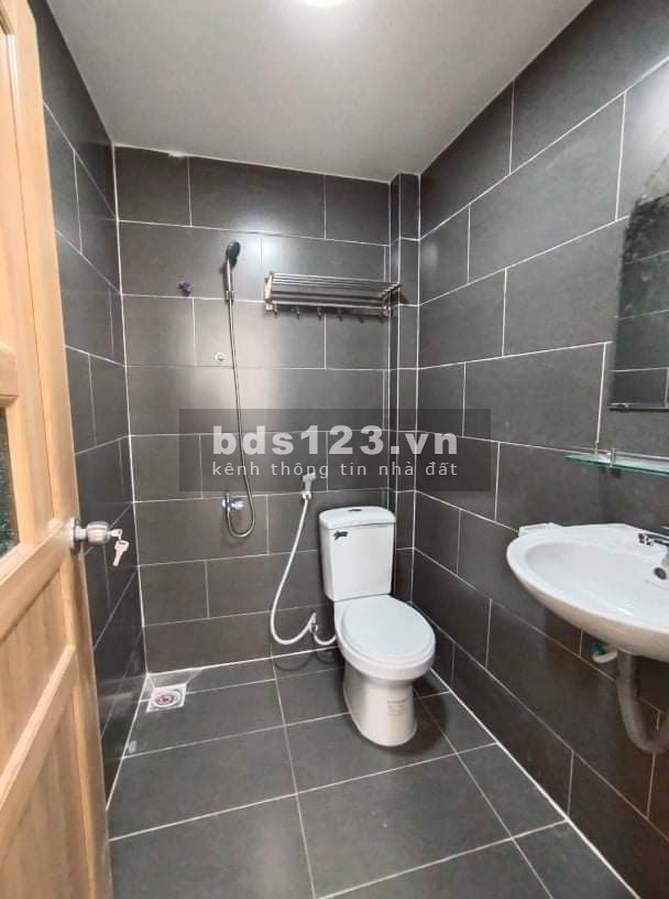 Nhà cạnh Trường THCS Trần Văn Đang. Giáp Cư Xá Bắc Hải. 3,5 tỷ