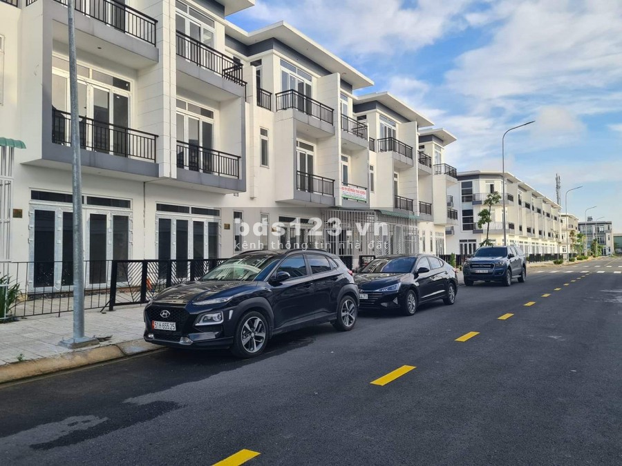 Chính chủ bán 1 trệt 2 lầu nhà hoàn thiện Phúc An City