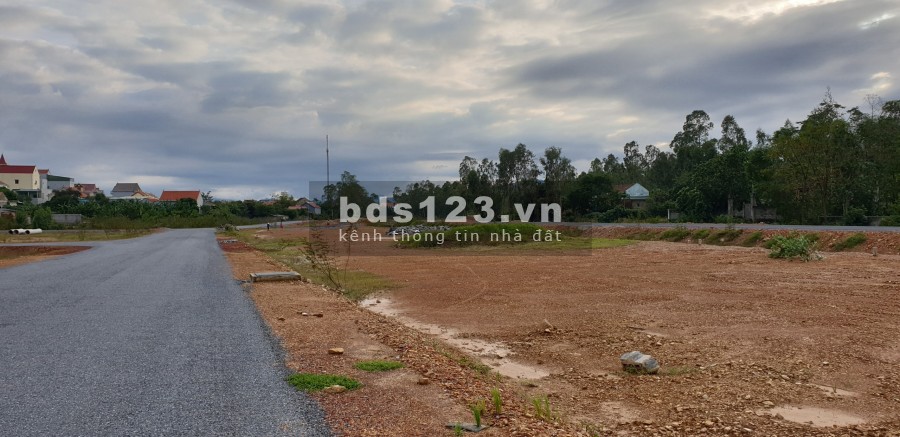 Bán đất Đồng Hang - Trung tâm TT.Quán Hàu, 9 x 20m, full đất ở, đường 10.5m, gần mọi tiện ích