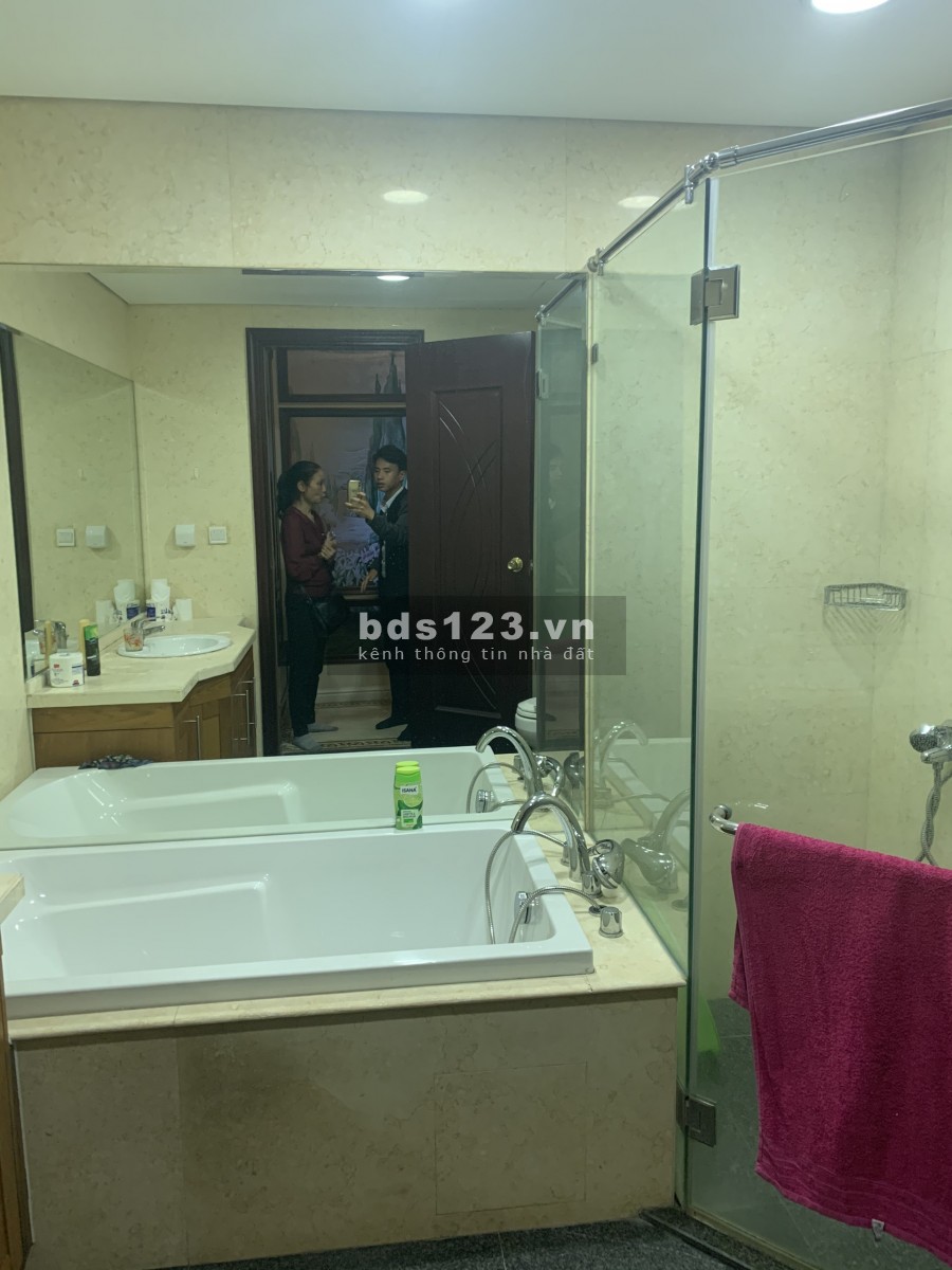Căn hộ 2 phòng ngủ sáng, 111m2 Royal city, Giá 4,5 tỷ, LH: 0967839010