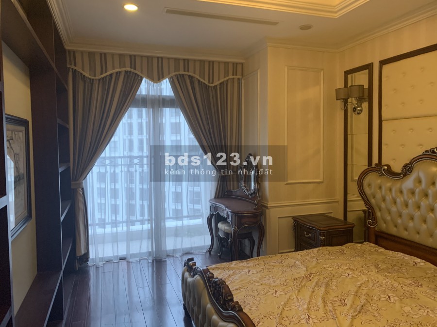 Căn hộ 2 phòng ngủ sáng, 111m2 Royal city, Giá 4,5 tỷ, LH: 0967839010