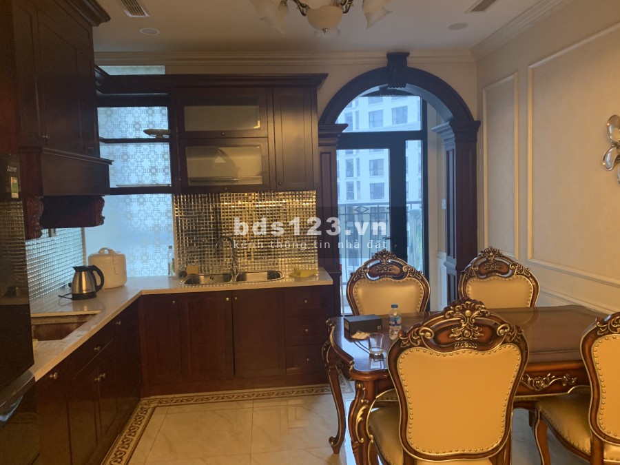 Căn hộ 2 phòng ngủ sáng, 111m2 Royal city, Giá 4,5 tỷ, LH: 0967839010