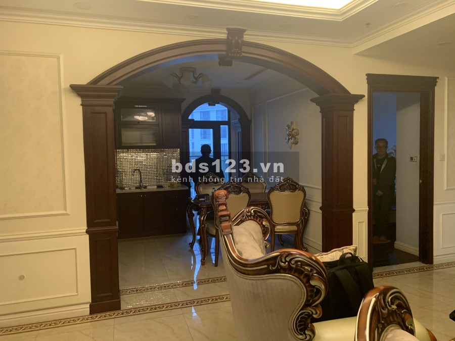 Căn hộ 2 phòng ngủ sáng, 111m2 Royal city, Giá 4,5 tỷ, LH: 0967839010