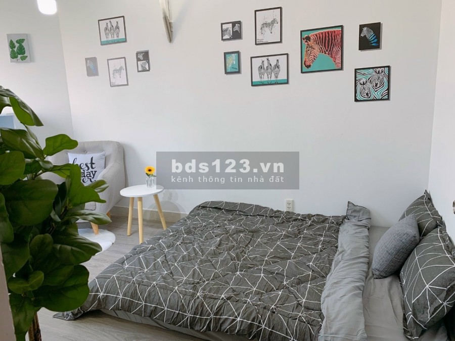 Cần cho thuê căn hộ chung cư cao cấp Hùng Vương Plaza , Quận 5, DT 132 m2, 3 pn, 3wc, nhà đẹp