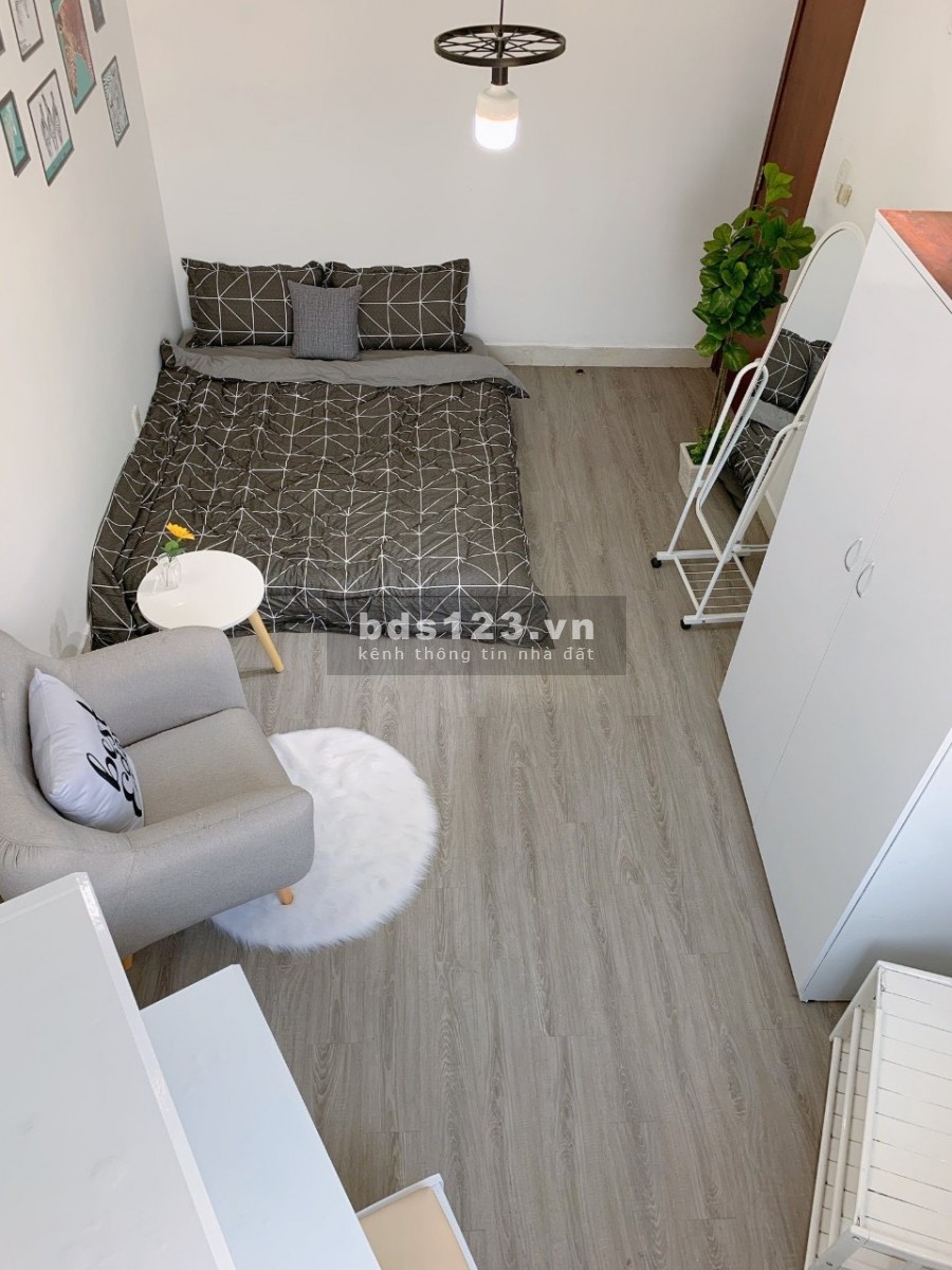 Cần cho thuê căn hộ chung cư cao cấp Hùng Vương Plaza , Quận 5, DT 132 m2, 3 pn, 3wc, nhà đẹp