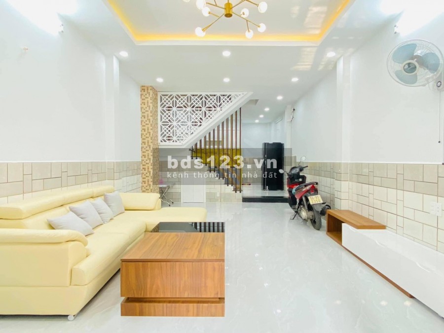Nhà bán 2 lầu Nguyễn Văn Khối Gò Vấp 40m2 giá chỉ 2.8 tỷ. HXH, 3PN, DT(3.7x11)