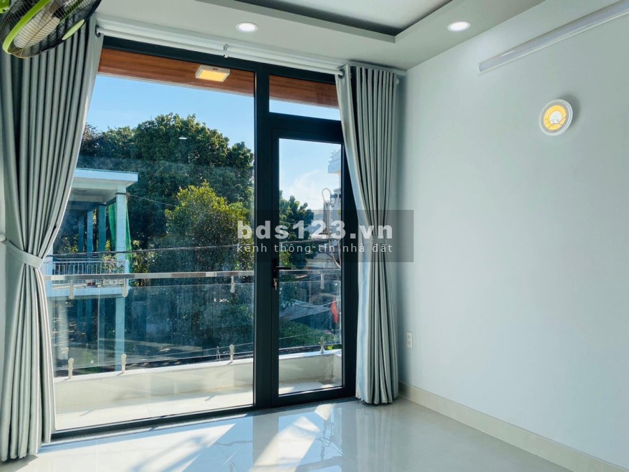 Nhà bán 2 lầu Nguyễn Văn Khối Gò Vấp 40m2 giá chỉ 2.8 tỷ. HXH, 3PN, DT(3.7x11)