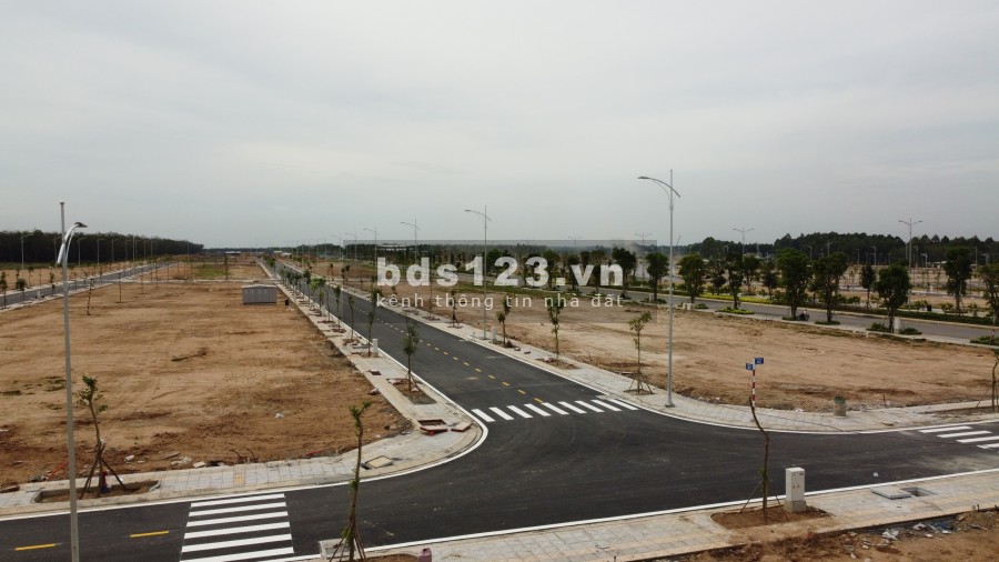 BÁN KĐT MỚI LONG THÀNH MẶT TIỀN ĐƯỜNG 34M SỔ RIÊNG, TT 550 TRIỆU/NỀN, NH CHO VAY 75%, CHIẾT KHẤU 120 TR