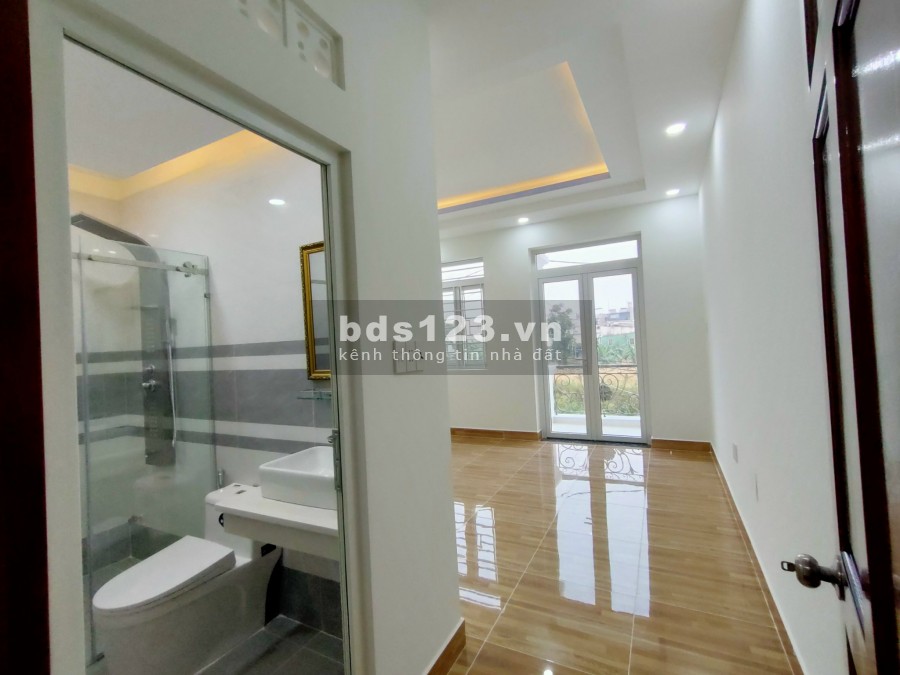 Bán nhà mặt tiền đẹp giá rẻ 1 trệt 2 lầu Hiệp Bình Chánh quận Thủ Đức gần Giga Mall