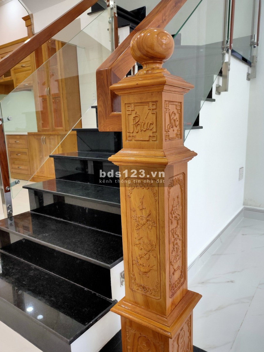 Bán nhà mặt tiền đẹp giá rẻ 1 trệt 2 lầu Hiệp Bình Chánh quận Thủ Đức gần Giga Mall