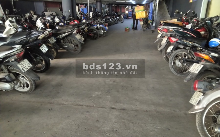 1750m2. Mặt bằng trong khuôn viên đường Cầu Giấy. Kinh doanh mọi trung tâm mô hình