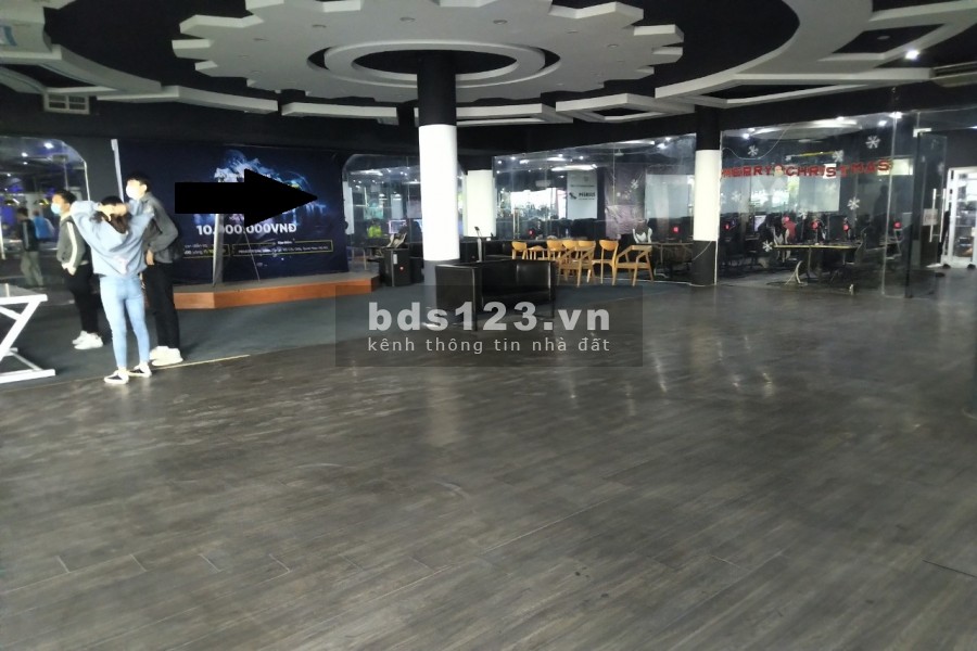 1750m2. Mặt bằng trong khuôn viên đường Cầu Giấy. Kinh doanh mọi trung tâm mô hình