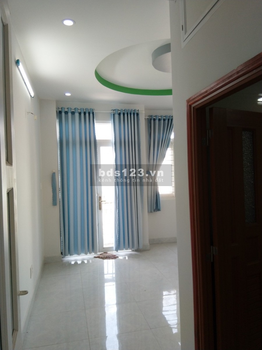 Nhà 1 trệt 2 lầu mới SHR ngay chợ đầu mối Hóc Môn