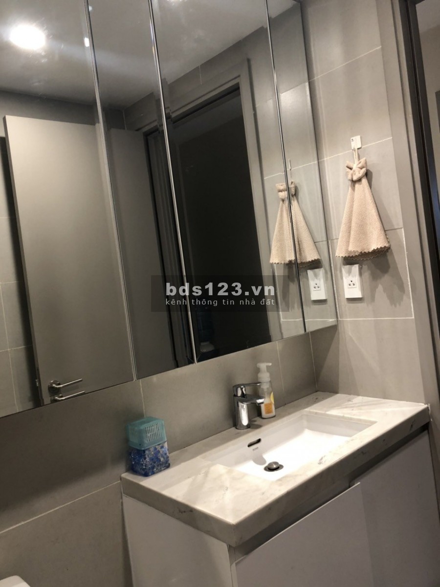 Cần cho thuê căn hộ Gold View Quận 4. 68m2 2PN 1WC giá 13 triệu
