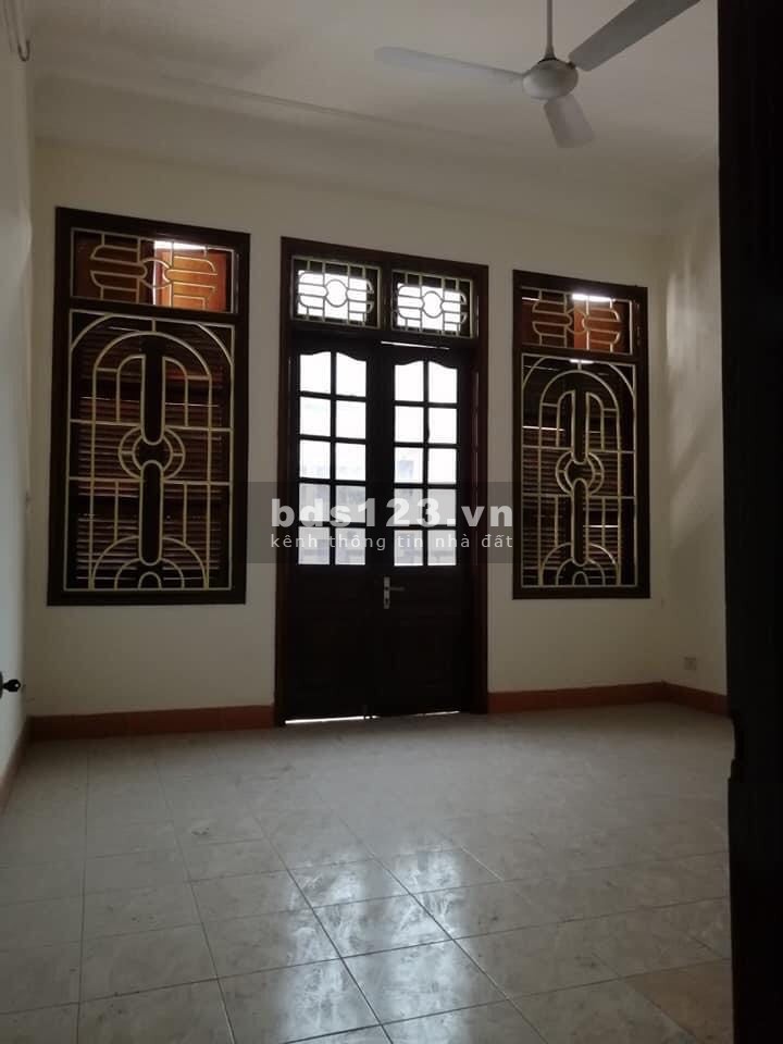 Cầu giấy ,ô tô vào nhà kinh doảnh đỉnh , gara ô tô 80Mx4T. 9.8 tỷ
