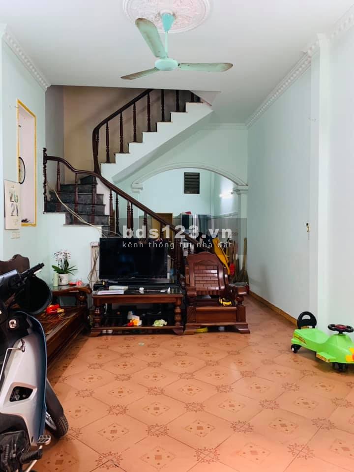 Phố víp ! an sinh đỉnh. Láng Hạ - Ba Đình. Khu trung tâm. Ngõ xe 3 gác. Ngay phố. 46m2. MT 4m. giá 4.2 tỷ.