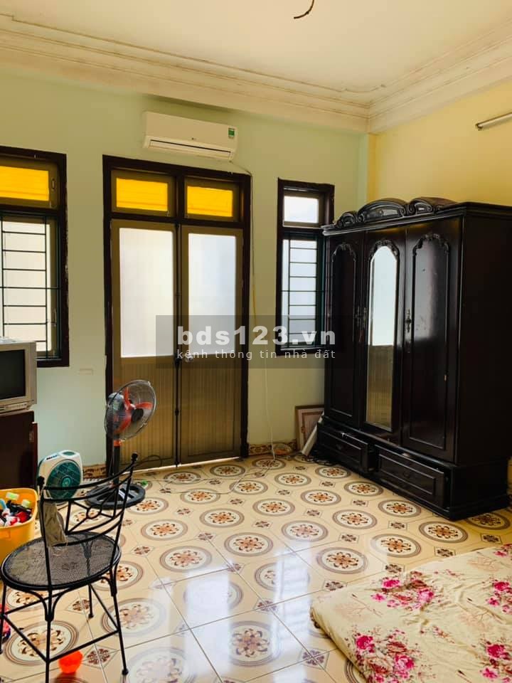 Phố víp ! an sinh đỉnh. Láng Hạ - Ba Đình. Khu trung tâm. Ngõ xe 3 gác. Ngay phố. 46m2. MT 4m. giá 4.2 tỷ.