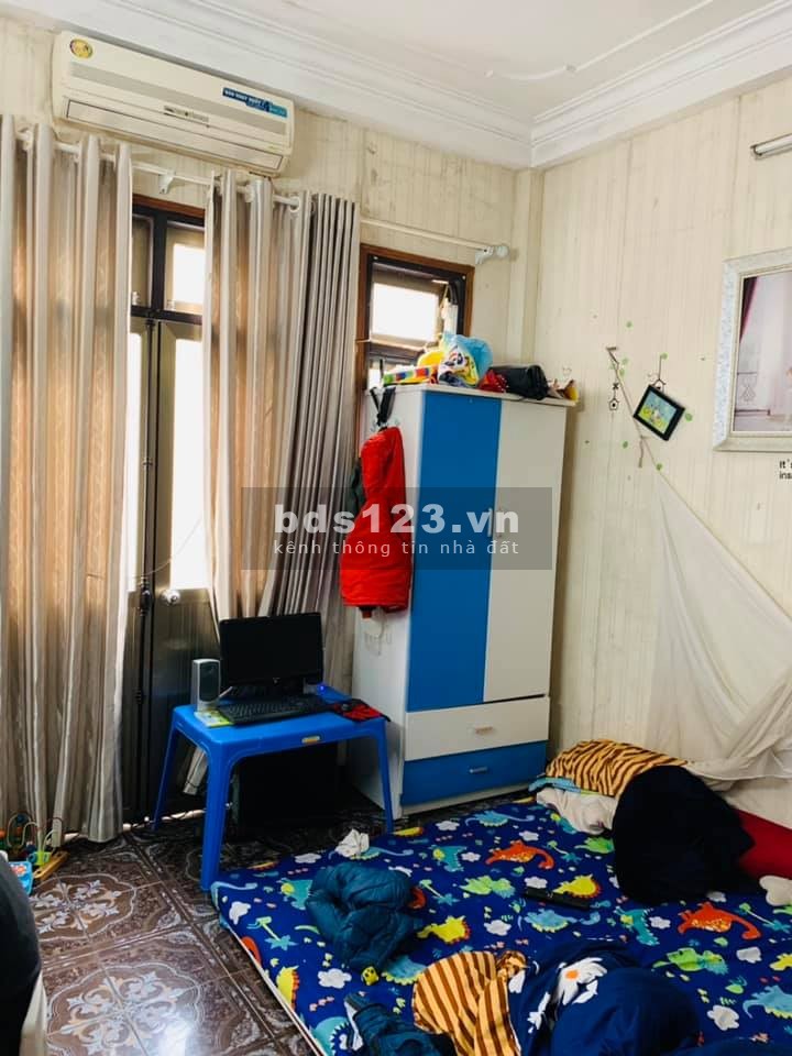 Phố víp ! an sinh đỉnh. Láng Hạ - Ba Đình. Khu trung tâm. Ngõ xe 3 gác. Ngay phố. 46m2. MT 4m. giá 4.2 tỷ.