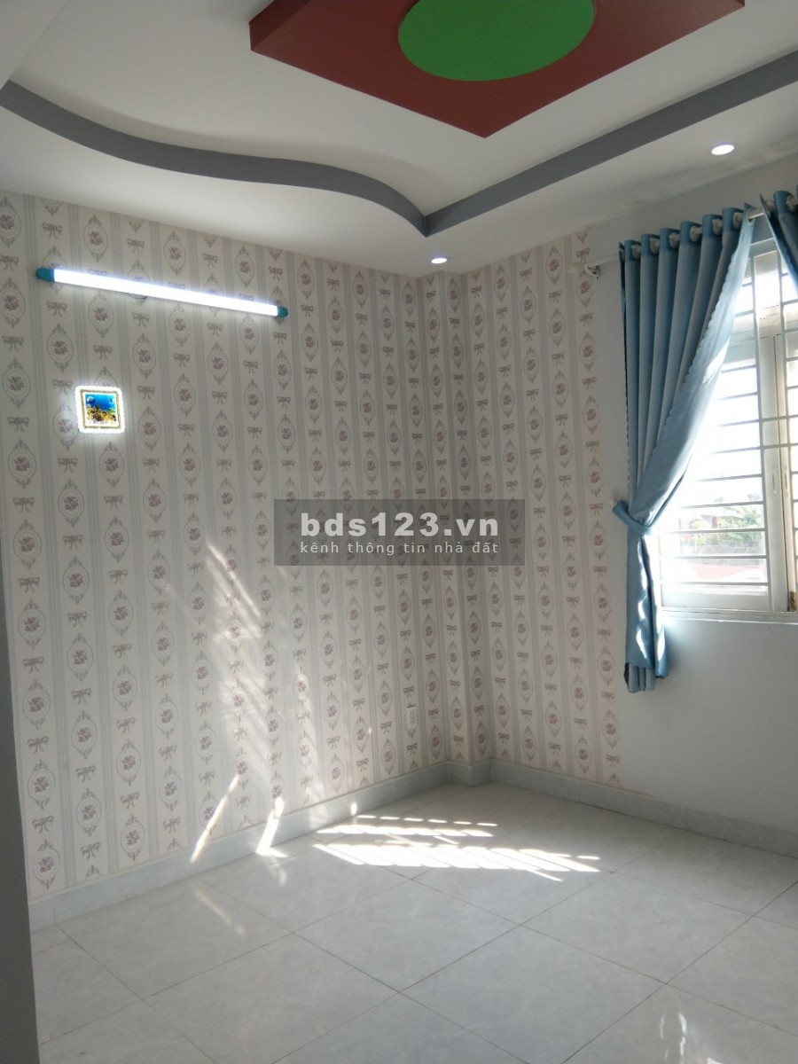 Nhà 1 trệt 2 lầu mới SHR ngay chợ đầu mối Hóc Môn