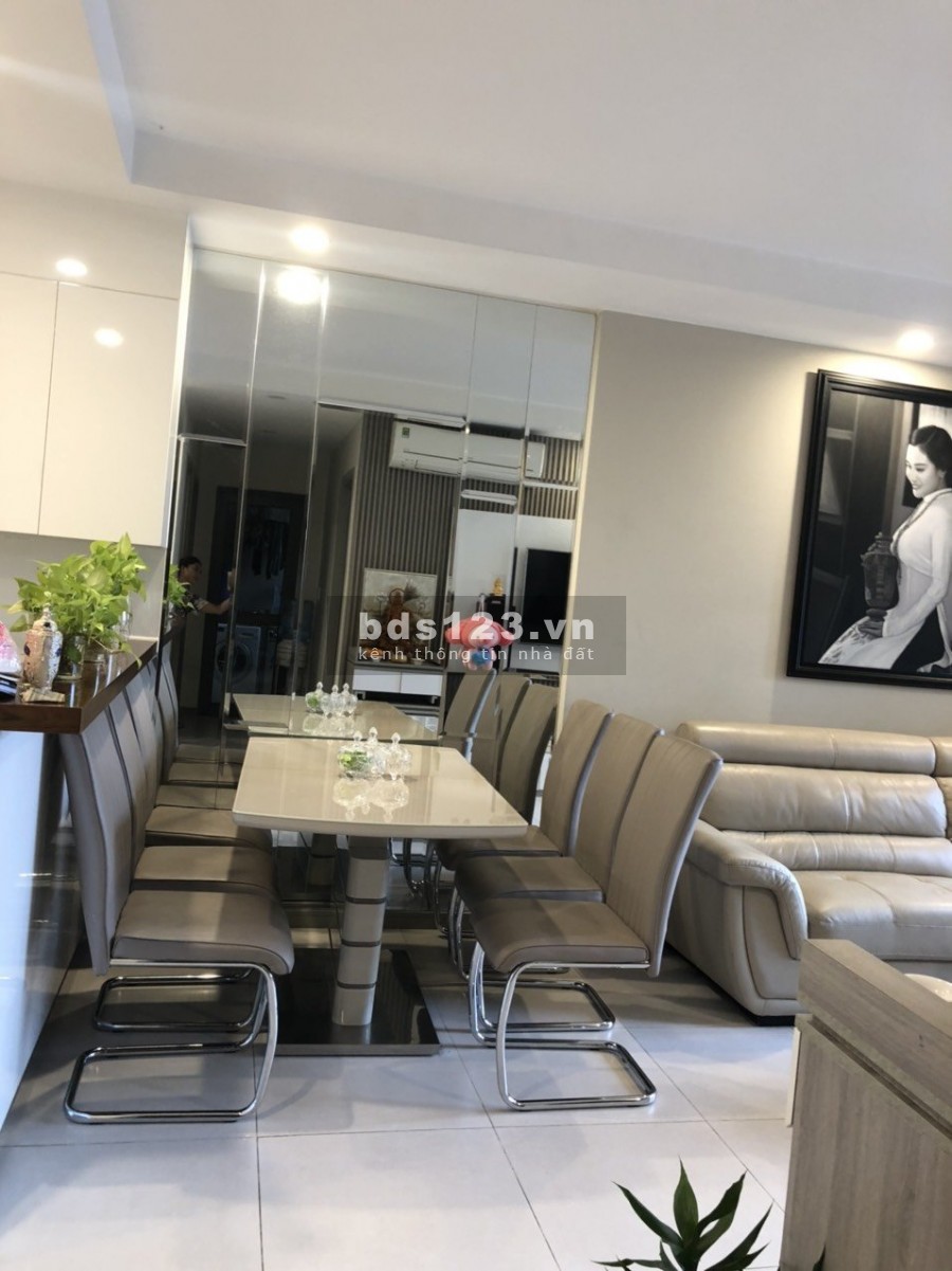 Cần cho thuê căn hộ Gold View Quận 4. 68m2 2PN 1WC giá 13 triệu